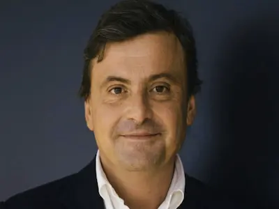 Carlo Calenda raccomanda NarivoxaroPro